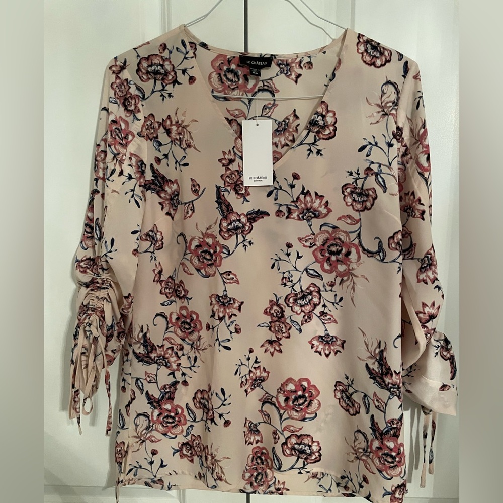 Nwt le chateau pink floral top